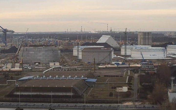 Pierwsze próby szczelności zbiorników Terminala Naftowego w Gdańsku