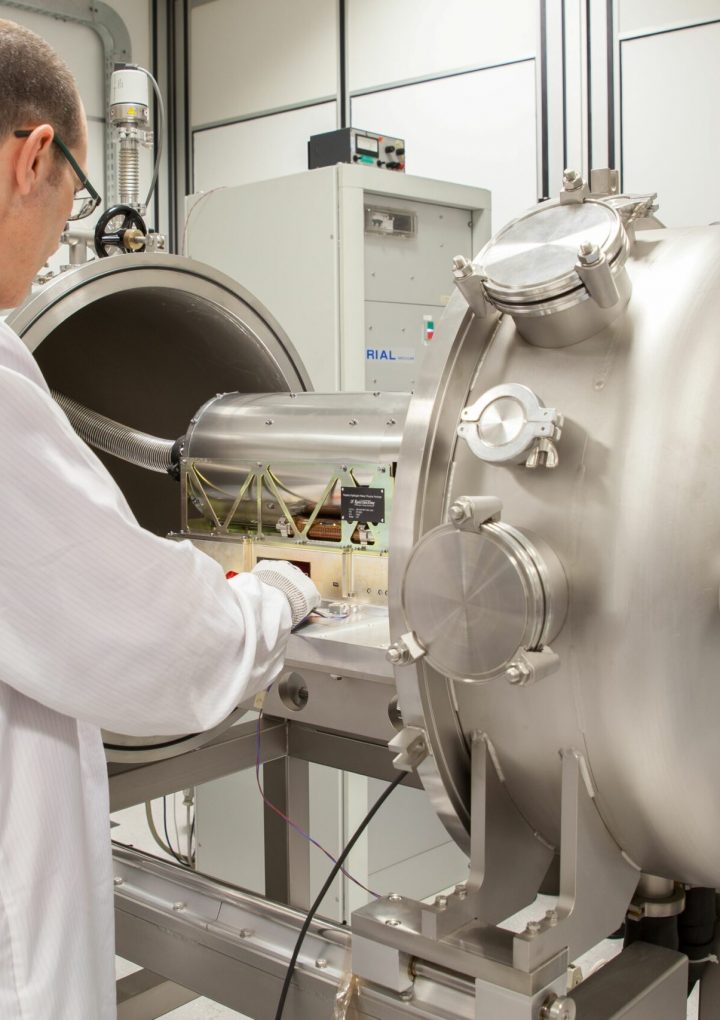 Zegary atomowe Leonardo dla europejskiego systemu Galileo