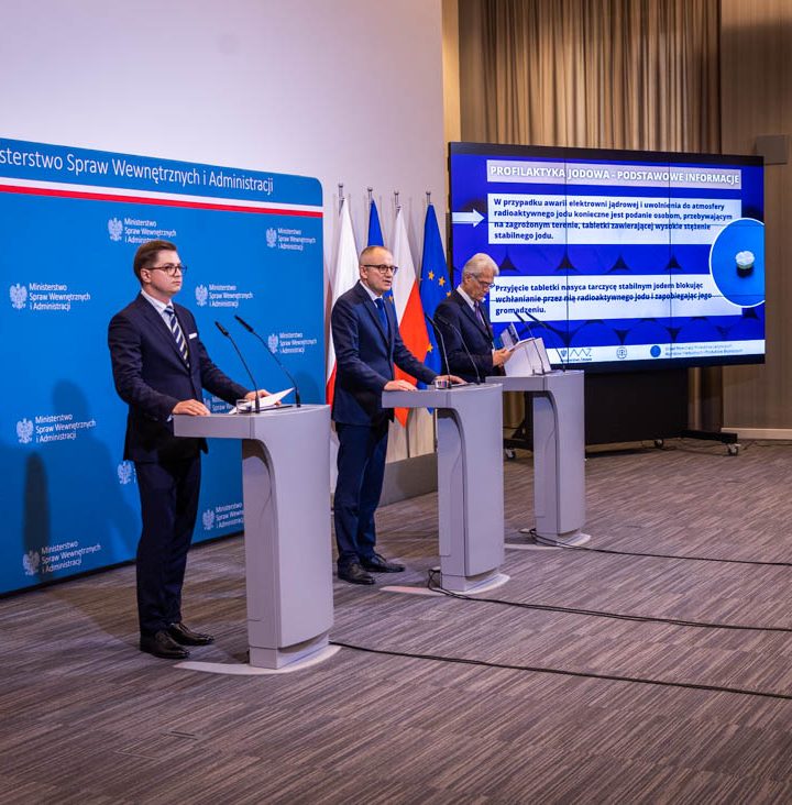 Tabletki z jodkiem potasu już w szkołach. Kiedy dyrektor będzie musiał je podać dzieciom?